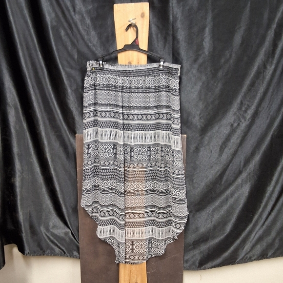 Maurices Black and White skort size women's Large - Picture 6 of 10